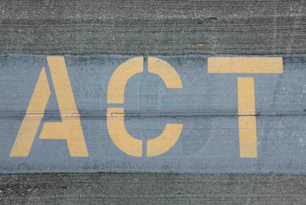 Entscheidungshilfe für Unternehmen und KMU: Für wen gilt der EU AI Act? Mit 5 Fragen feststellen, wie und ob der AI Act mich betrifft.