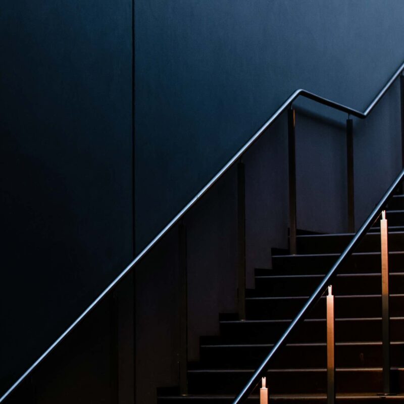 KI Governance verständlich erklärt: Aufgaben, Prinzipien und Einordnung in der AI Governance aus Sicht einer GRC-Beratung.